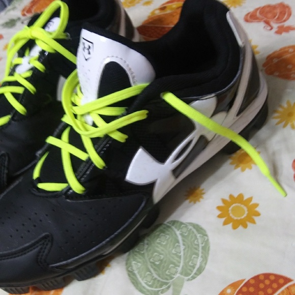 under armour green baseball cleats